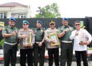 Sinergitas TNI-Polri: Kabid Propam Polda Sumut Terima Penghargaan dari Puspomad