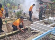 Menyambut Ramadan, Sinergi TNI-Polri Bersihkan TPU dan Salurkan Bantuan Sosial di Labuhanbatu Selatan