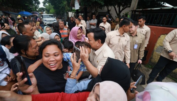 Prabowo Berbaur dengan Warga Bogor Usai Sidak Program Makan Bergizi Gratis di SDN Kedung Jaya