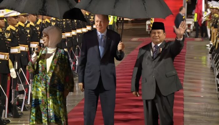 Momen Hangat Prabowo Sambut Erdogan di Jakarta: “Assalamualaikum, How Are You?”