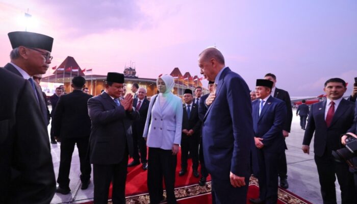 Kedekatan Indonesia-Turki Terjalin Erat: Prabowo Subianto dan Erdogan Berpelukan Hangat di Penghujung Kunjungan