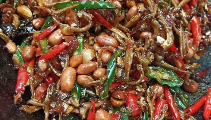 Resep Sambal Teri Kacang yang Renyah, Gurih, dan Pedas Manis