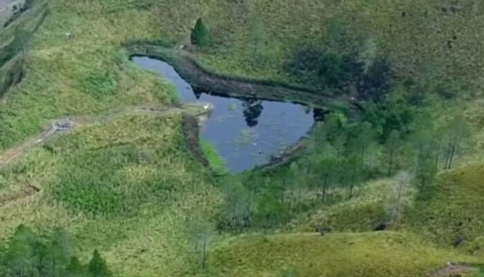 Gunung Pusuk Buhit: Keindahan Sakral dengan Pesona Tersembunyi di Puncaknya