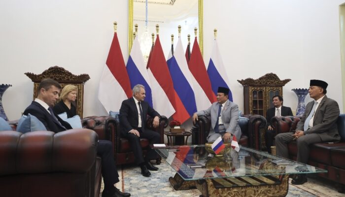 Prabowo Sambut Hangat Sergei Shoigu, Perkuat Hubungan Strategis Indonesia-Rusia