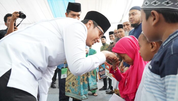 Safari Ramadan, Rico Waas Buka Puasa Bersama Masyarakat dan Iman Salat Magrib di Masjid Muwahiddin Medan Selayang