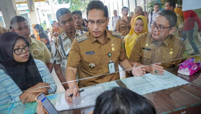 Sidak Disdukcapil, Rico Waas: Petugas Harus Beri Pendampingan agar Masyarakat Tidak Bingung