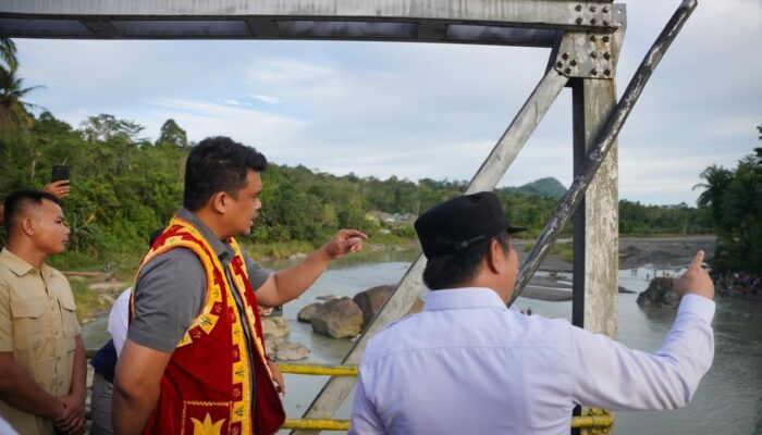 Tinjau Jembatan Ambruk di Nias Barat, Gubernur Sumut Bobby Nasution Pastikan Dibangun Tahun Ini