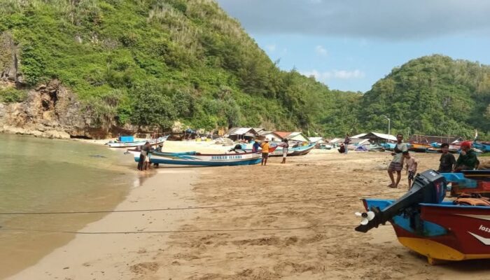 Pesona Pantai Ngrenehan: Surga Nelayan dan Pasar Ikan Segar di Gunungkidul