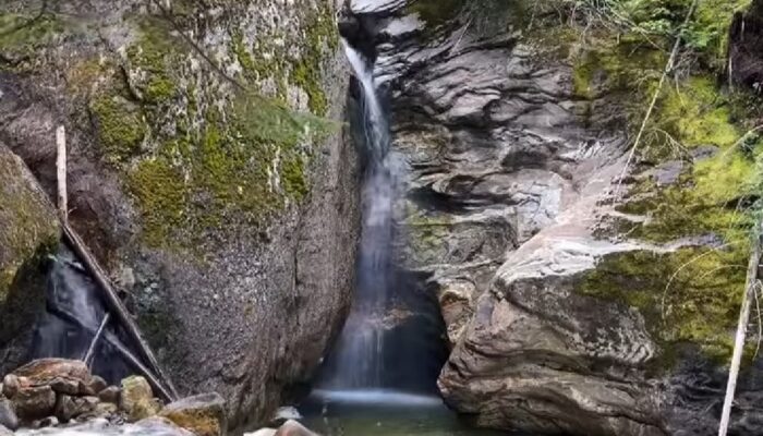 Menyusuri Air Terjun Spektakuler di Sepanjang Trans-Canada Highway