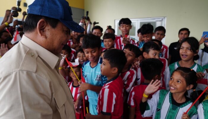 Momen Langka! Anak-Anak SD di Sidoarjo Antusias Salaman dengan Presiden Prabowo