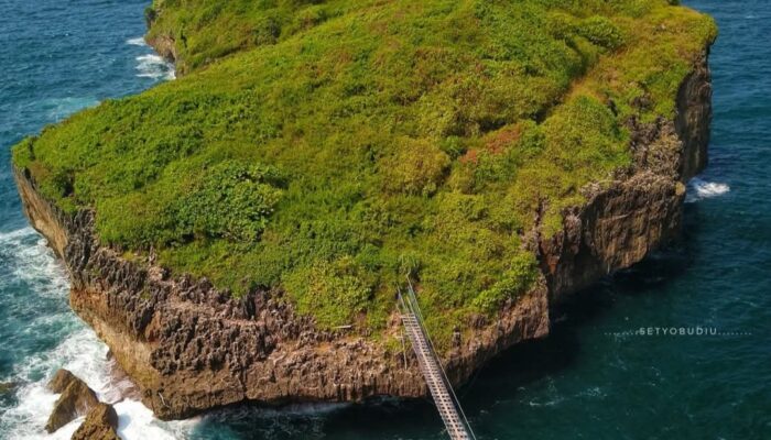 Waspada! Jembatan Menuju Pulau Kalong Rusak, Ini Rute Aman Menuju Destinasi Eksotis di Gunungkidul
