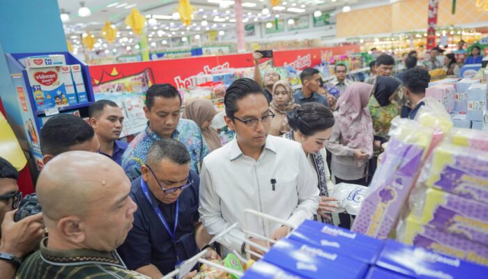 Tinjau Brastagi Supermarket dan Temukan Permen Tidak Jelas Tanggal Kedaluarsanya, Rico Waas: Tarik Dulu, Dicek Betul!