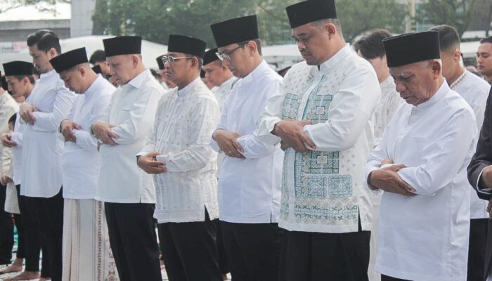 Maknai Idulfitri Mendapatkan Keberkahan, Wali Kota Medan Rico Waas Bersama Ribuan Masyarakat Salat Ied di Lapangan Merdeka