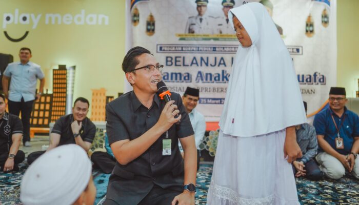 Jelang Lebaran, Rico Waas Belanja Pakaian Lebaran dengan 400 Anak Yatim Dhuafa Medan