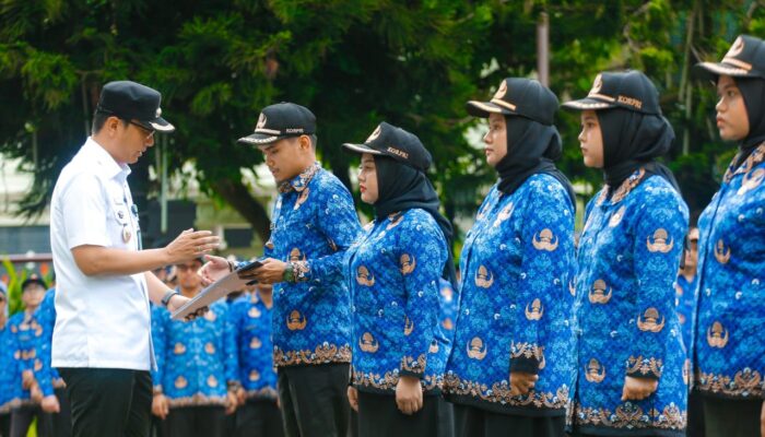 Serahkan SK Pengangkatan 529 CPNS Pemko Medan, Rico Waas: Jaga Diri Tetap Tidak Ternoda Permasalahan