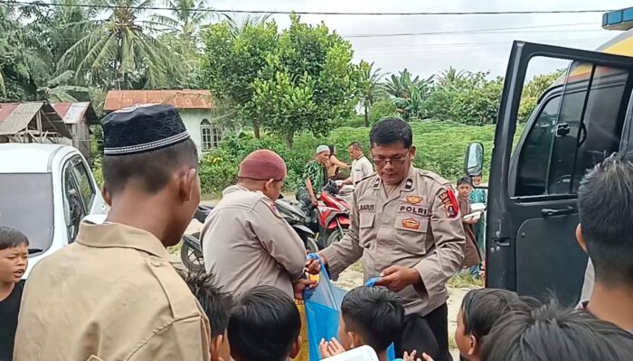 Jumat Berkah Polres Sergai: 100 Nasi Kotak Dibagikan, Warga Sambut dengan Antusias