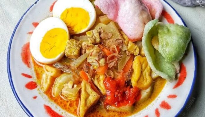 Sensasi Lezat Lontong Sayur Betawi ala Dwi Oti Yuliyani: Perpaduan Cita Rasa Tradisional yang Menggoda