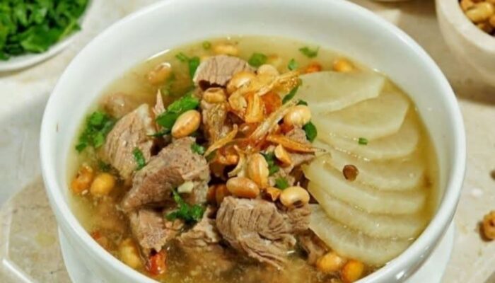 Soto Bandung,Hangatnya Kuah Bening dan Segarnya Lobak dalam Sajian Tradisional Khas Jawa Barat