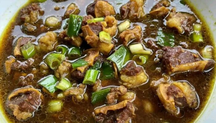 Rawon Daging Sapi,Warisan Kuliner Hitam yang Kaya Rempah