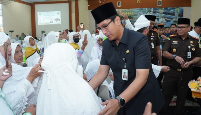 Tepung Tawari 2.635 Calon Jamaah Haji, Rico Waas Titipkan Pesan Jaga Kesehatan Dan Doakan Kota Medan