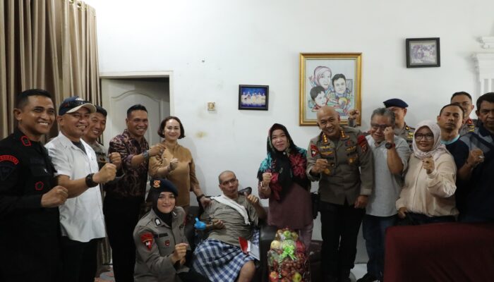 Brimob Polda Sumut Tunjukkan Empati, Jenguk Tiga Tokoh Karate INKANAS yang Tengah Sakit