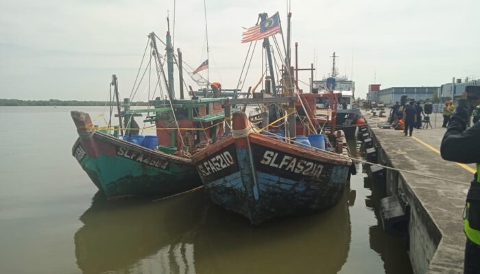 2 Kapal Asing Berbendera Malaysia Ditangkap di Perairan Selat Malaka