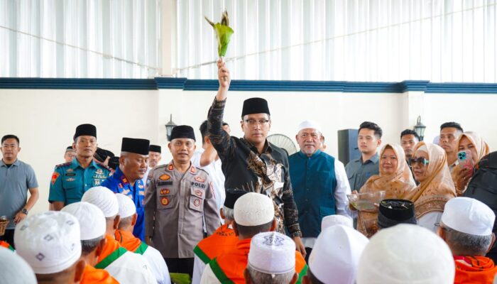 Wali Kota Medan Rico Waas Tepungtawari Calhaj KBIHU Al-Mukhlisin