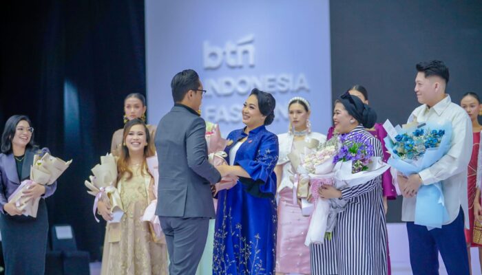 Rico Waas dan Ketua TP PKK Hadiri IFW 2025 Bersama Desainer Medan