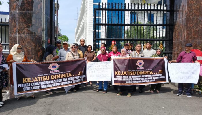 ALISSS Gelar Aksi di Kejatisu, Tuntut Pemeriksaan Kadis Pendidikan dan Kadis PMD Sergai