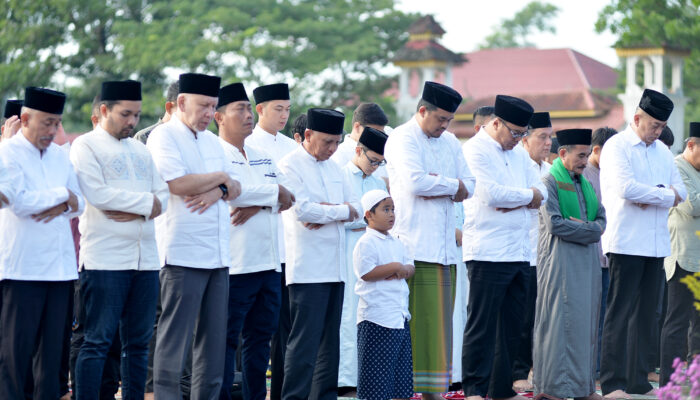 Gubernur Sumut Bobby Nasution dan Wagub Surya Salat Idul Adha 1446 Hijriah Bersama Ribuan Masyarakat Deliserdang