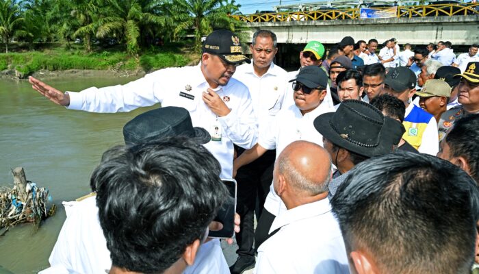 Bobby Nasution Tinjau Dua Tanggul di Batubara, Pastikan Normalisasi Tanggul yang Jebol Segera Dilakukan