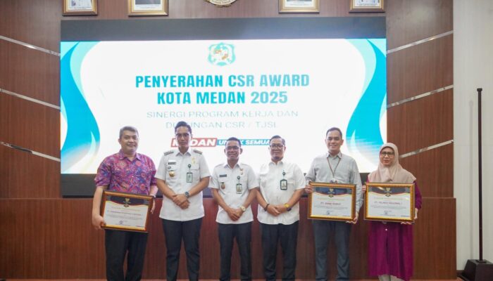 Rico Waas Beri CSR Award pada Perusahaan Terbanyak Salurkan CSR