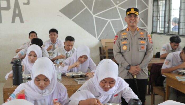 Kepala Kantor Komunikasi Kepresidenan dan Kepala BGN Kunjungi Serdang Bedagai, Tinjau Program Makan Bergizi Gratis