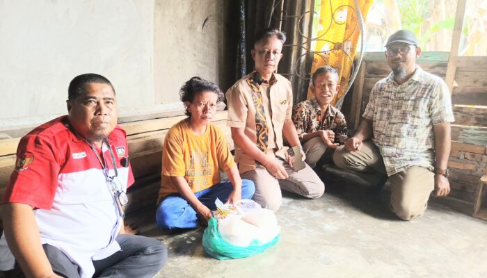 Ketua Umum ALISSS Bantu Keluarga Yusiani yang Hidup dalam Kesulitan di Sergai