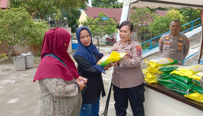 Dukung Program SPHP Bulog, Polres Sergai Gelar GPM – 1,5 Ton Beras Ludes Terjual