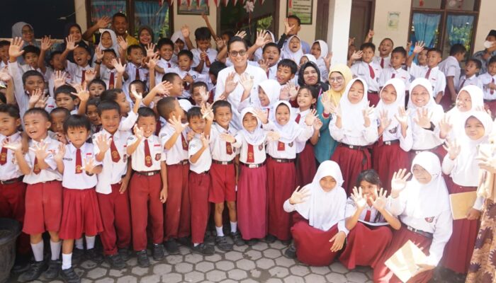 Siswa SD Sampaikan Keinginannya Menjadi Wali Kota di Hadapan Rico Waas