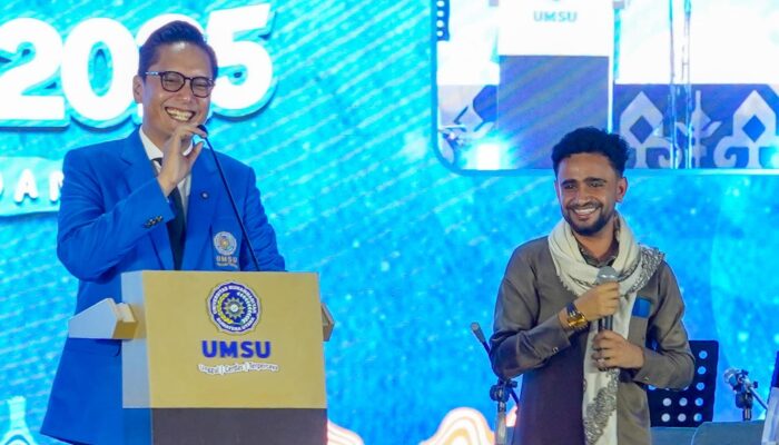 Rico Waas Kasih Kuis untuk Mahasiswa Baru UMSU asal Yaman dan Medan Deli