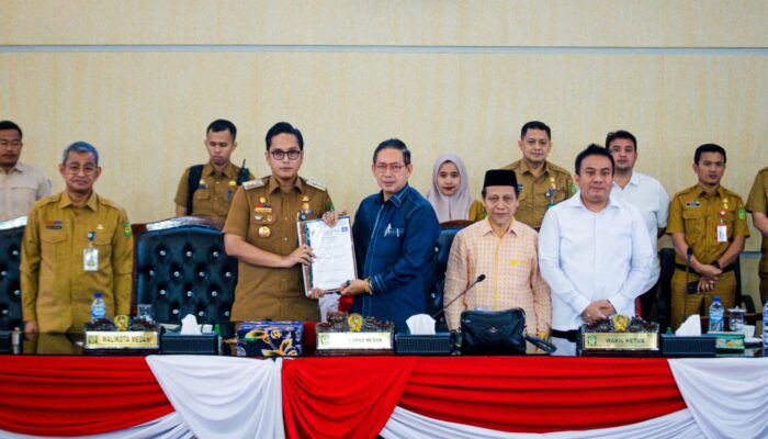 Rico Waas Hadiri Paripurna Pemandangan Umum Fraksi-Fraksi, DPRD Medan Apresiasi Pergeseran Anggaran Untuk Benahi Kawasan Medan Utara