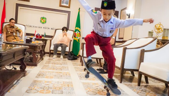 Yazeed Tampilkan Kemahiran Bermain Skateboard di Depan Wali Kota Medan, Rico Waas: Yakin Ukir Prestasi di Kancah Internasional