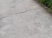 Masyarakat Desa Mangga Dua Kecewa, Jalan Rabat Beton Retak Meski Baru Setahun Dibangun