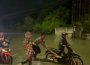 Polri Sigap di Tengah Banjir: Ditsamapta Polda Sumut Turun Langsung Bantu Warga di Medan