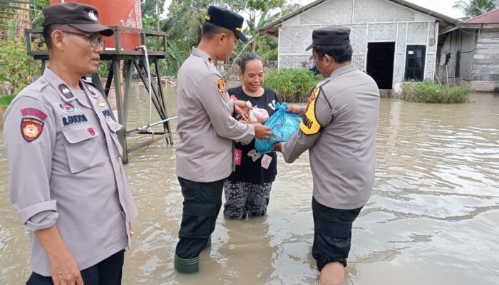 Polres Sergai Pedulian, Salurkan Bantuan Korban Banjir di Desa Pekan Tanjung Beringin