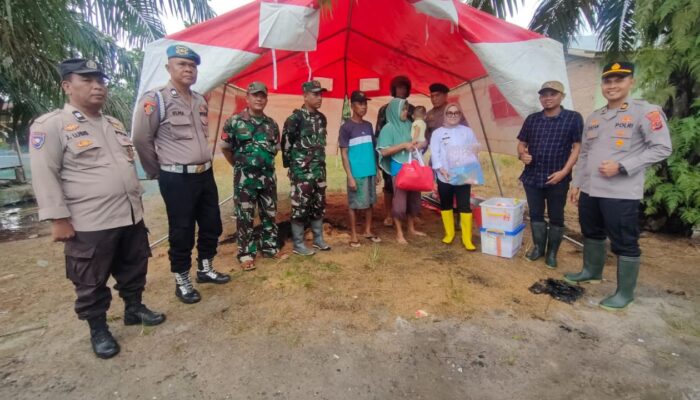 Sinergi TNI-Polri dan Pemerintah Sergai, Ringankan Beban Warga Terdampak Banjir di Mangga Dua dan Bagan Kuala