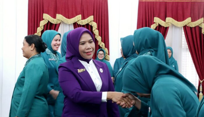Ketua TP-PKK Sergai Lantik Pengurus Baru, Tegaskan Sinergi PKK, Posyandu, dan PAUD untuk Wujudkan Keluarga Tangguh