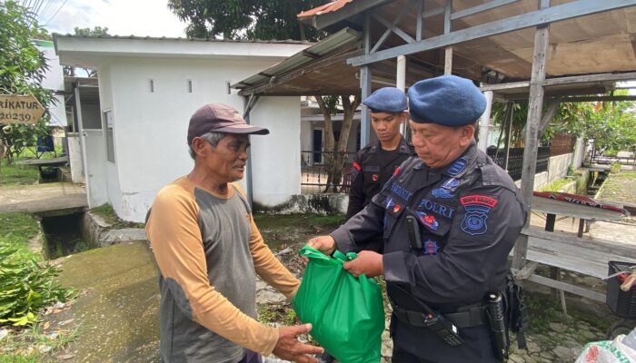 Jelang HUT ke-80, Brimob Polda Sumut Tebar Kebaikan Lewat “Jum’at Berkah” di Tiga Titik Kota Medan