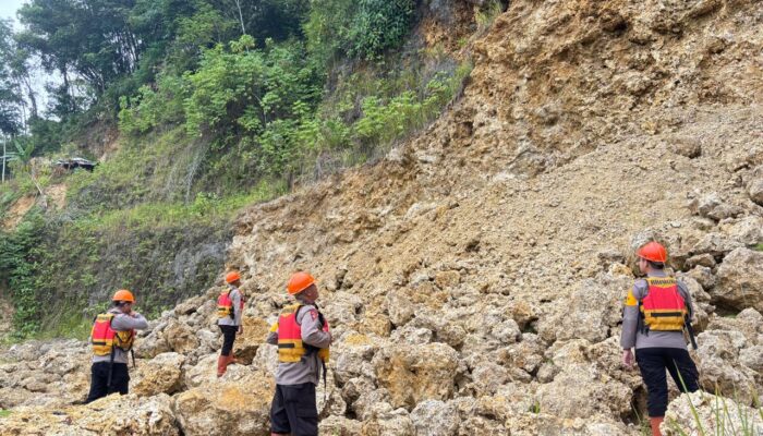Brimob Polda Sumut Siaga Cuaca Ekstrem, Patroli SAR Antisipasi Banjir dan Longsor di Nias