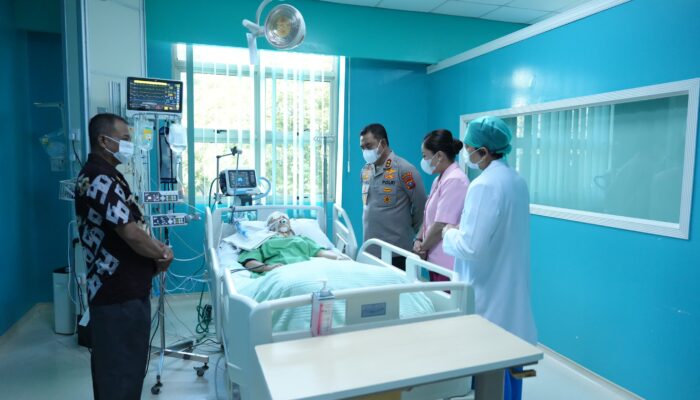Kapolda Sumut Jenguk Korban Laka Lantas di Medan: Teteskan Air Mata, Janji Tindak Tegas Anggota yang Terlibat