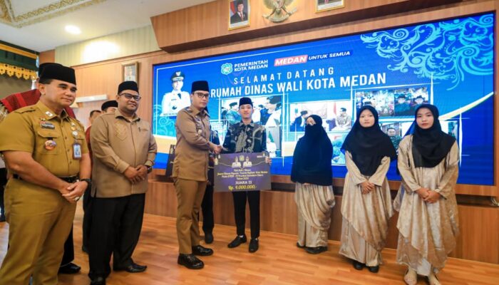 Serahkan Bonus Untuk Pemenang STQH XIX Provinsi Sumut, Rico Waas Berharap Jadi Inspirasi Penghafal Al-Quran Bagi Generasi Muda