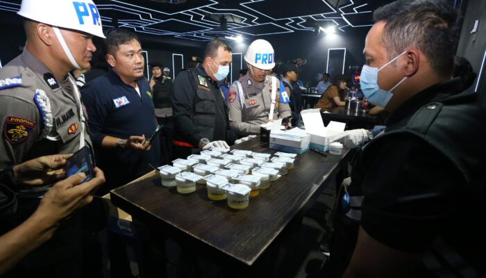 Dua Pengunjung Positif Narkoba, Polda Sumut dan TNI Grebek THM Helen’s Night Mart Medan