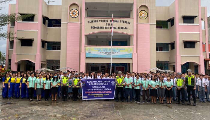 Sat Lantas Polres Sibolga Edukasi Pelajar SMA Tri Ratna Lewat Program “Police Goes To School”